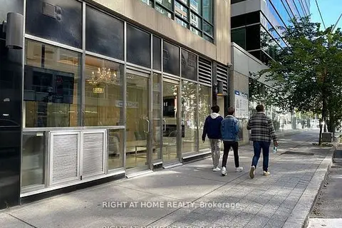 263 Wellington Street W 101