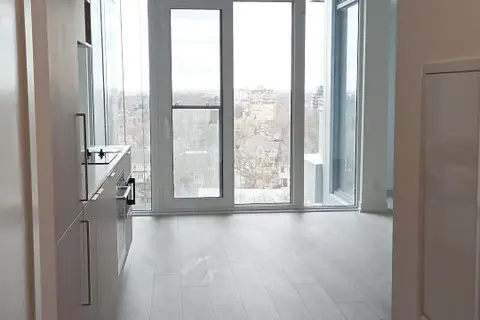 2020 Bathurst Street 1611