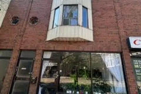1535 Dundas Street W