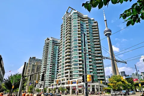 230 Queens Quay W Quay 618
