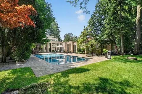 12 Tudor Gate