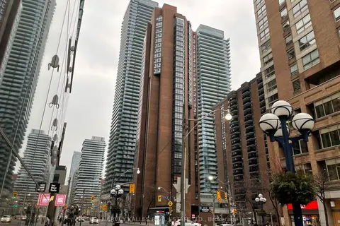 55 W Charles Street W 203