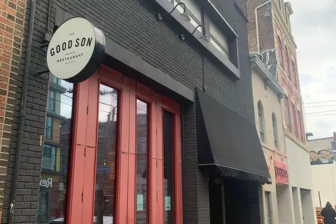 1096 Queen Street W