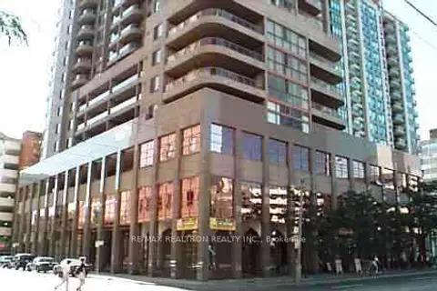 736 Bay Street 1208