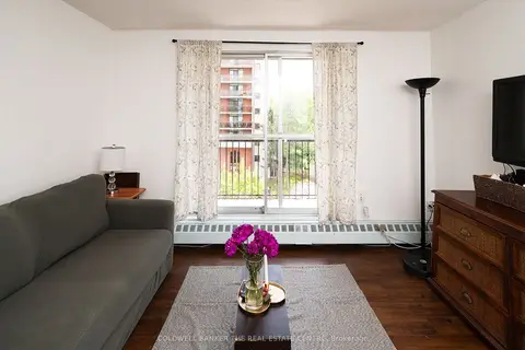 1690 Victoria Park Avenue 404