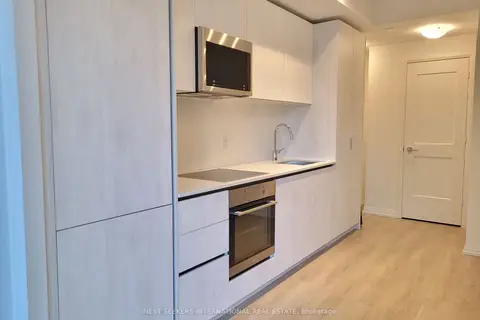 8 Widmer Street 2001