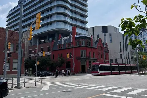 425 FRONT Street E 415