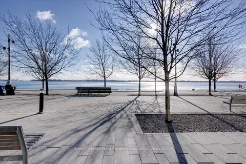 29 Queens Quay E 323
