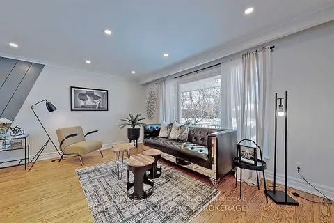 17 Baroness Crescent Upper