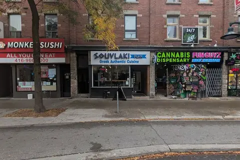 495 Bloor Street W