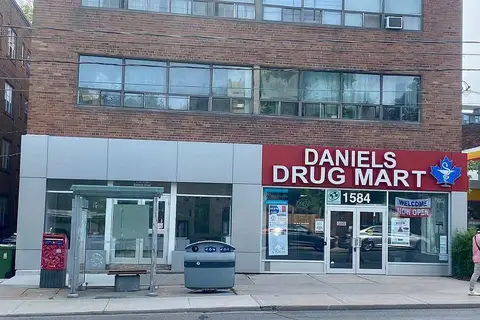 1582 Bathurst Street B2