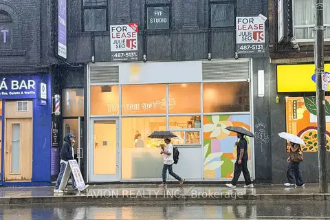 114 DUNDAS Street W