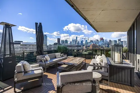 21 Lawren Harris Square 1002