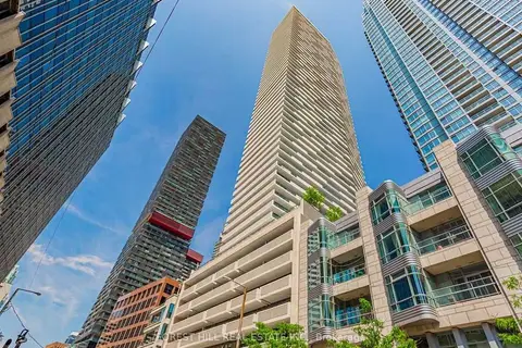2221 Yonge Street 5702
