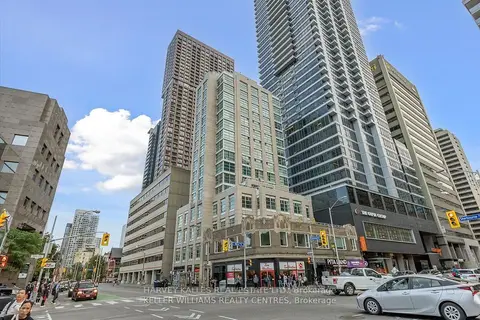 409 Bloor Street E PH03