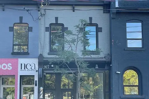 927 Queen Street W