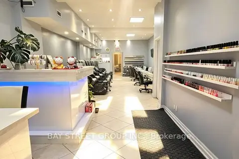 1-1048 Eglinton Avenue W