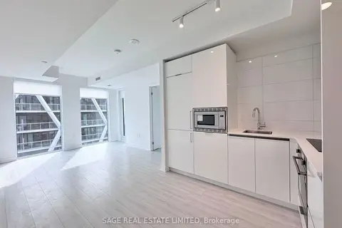 238 Simcoe Street 3505