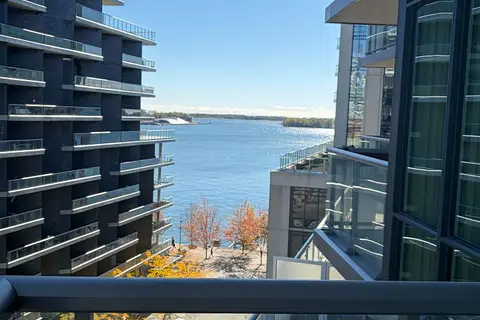 15 Merchants' Wharf 807