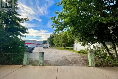 219 Broadway Street W