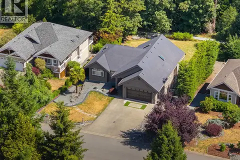 2544 Kinnoull Cres