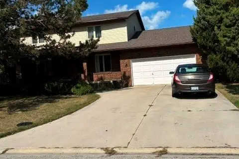 586 DRESDEN PLACE