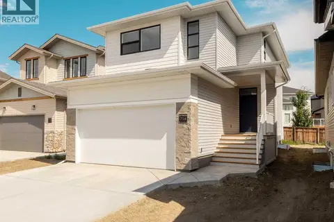 714 Violet Place W