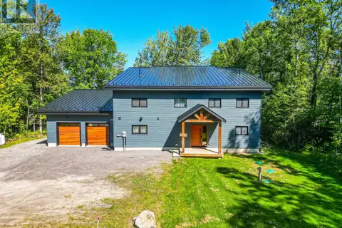 560 PINECREEK CRESCENT