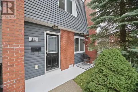 11 Steer Street