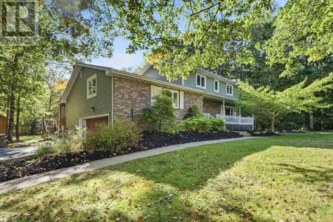 18 Sandstone ave