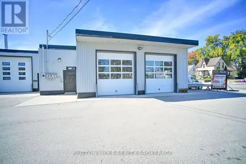3 - 176 METCALFE STREET E