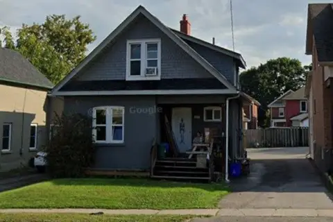 117 Adelaide Avenue E