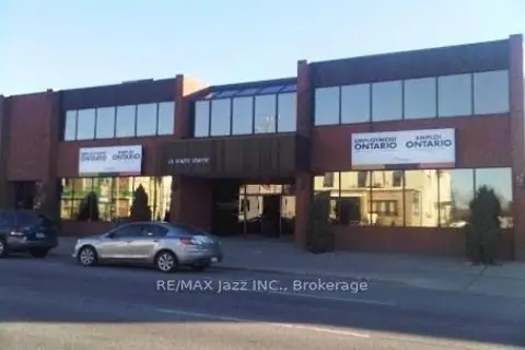 111 Simcoe Street N 202