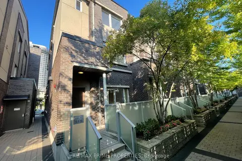 315 Village Green Square Th69