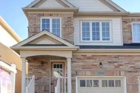 1136 Schooling Drive E