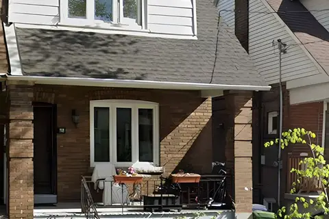 32 Glebeholme Boulevard