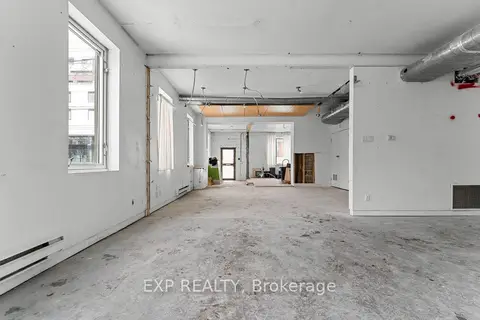 1558 Queen Street E