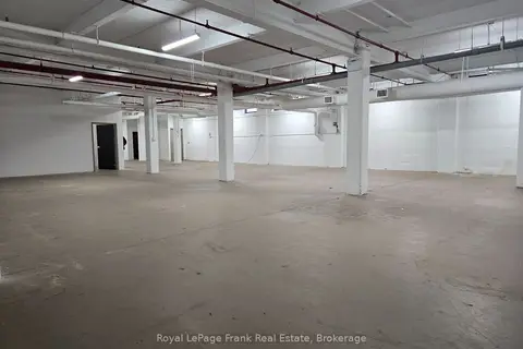 182 Wellington Street B-06