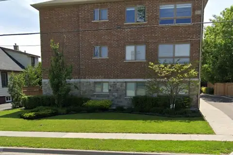 1418 Simcoe Street S 3
