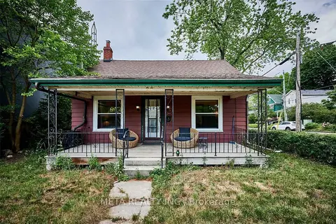 22 Freeman Street S