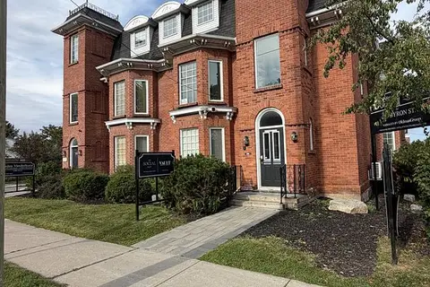 213 Byron Street S 102