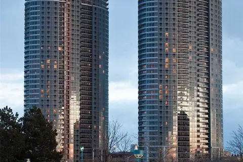 125 Village Green Square 1602