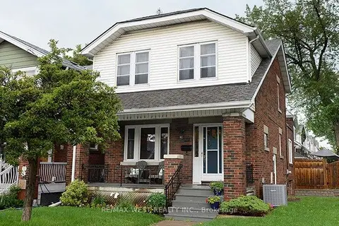 811 Coxwell Avenue
