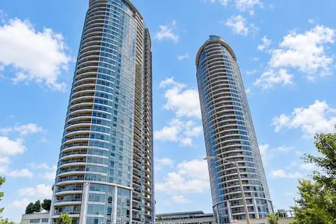 135 Village Green Square 2216
