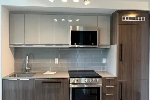 90 GLEN EVEREST Road 1010