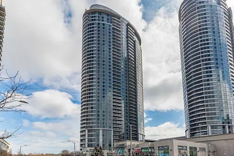 135 Village Green Square 1315