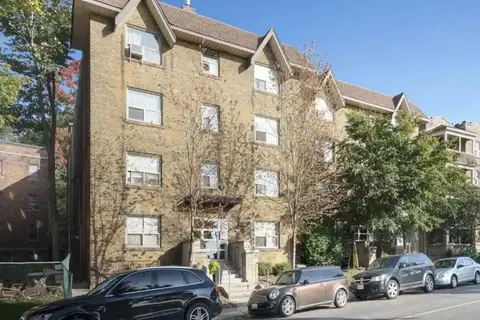 2402 Queen Street E 40