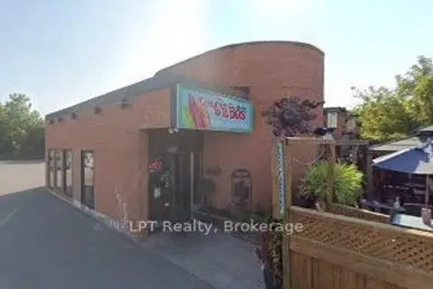 1009 Dundas Street E