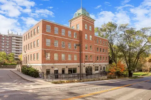121 Robinson Street