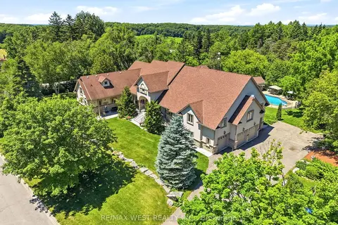 2 Kingswood Drive